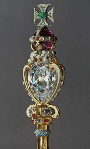 Sudafricanos reclaman la devolución de un diamante de 500 quilates del cetro de la reina Isabel II