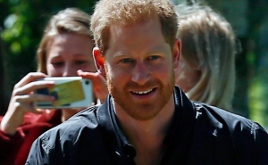 El príncipe Harry encuentra a "nuevo" papá en Estados Unidos