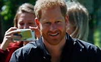 El príncipe Harry encuentra a &quot;nuevo&quot; papá en Estados Unidos
