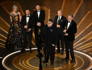 Guillermo Del Toro fue uno de los primeros en recibir la estatuilla de los premios Óscar.