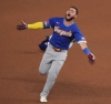 Wilyer Abreu festeja luego de conectar jonrón en la quinta entrada para la segunda carrera de Venezuela en contra de Estados Unidos en la final del Clásico Mundial de Béisbol.