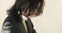 Labios tatuados y cortes en la espalda: espeluznantes detalles de la autopsia de Michael Jackson