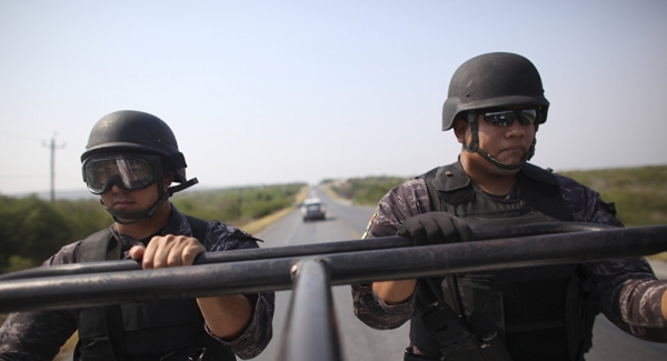 Agentes federales confiscan 1,7 millones de dólares en efectivo y drogas en México