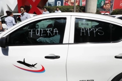 Uber rechaza ser servicio irregular en el AICM; confía en que no habrá sanciones a conductores que operen en el aeropuerto