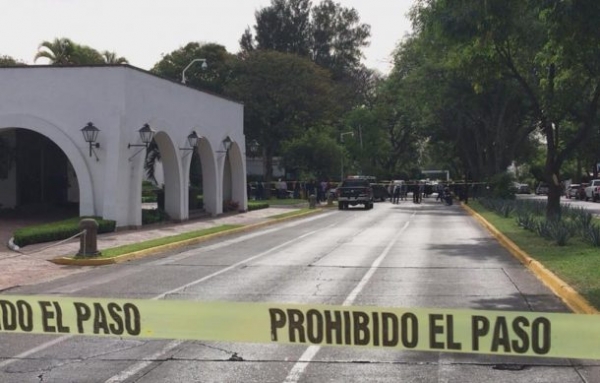 En tragedia termina discusión de pareja afuera de Casa Jalisco