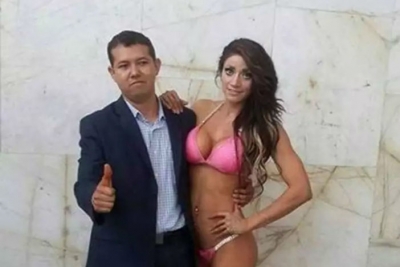 El regidor del Deporte en Monclova, Coahuila, Oscar Castañeda y la modelo Zoraida Lluvicela Aguilar.