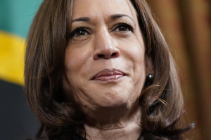 Kamala Harris da positivo por COVID-19, Biden no es 'contacto cercano'