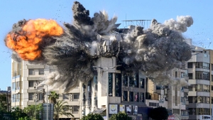 Ministro israelí propone derribar diez edificios en Beirut por cada dron de Hezbolá