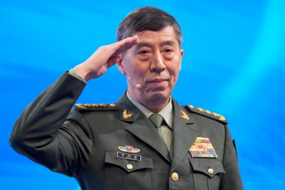 El tribunal militar chino condenó a muerte al exministro de Defensa Li Shangfu.
