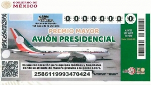 El boleto de la rifa incluye una leyenda que explica el destino que tendrán los recursos que se obtengan. Imagen tomada de la transmisión en vivo