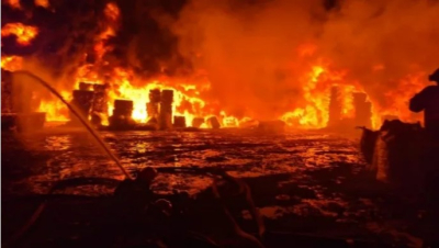 Por fuerte incendio en recicladora, evacúan a vecinos en Tlaquepaque