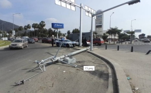 Derriban 12 postes del C5 recién instalados en cabecera de Chapala, Ajijic y Tepatitlán