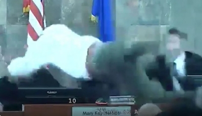 Estados Unidos: el violento y acrobático ataque de un hombre a la jueza que lo condenó