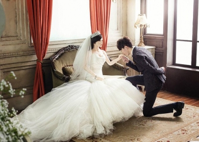 Enfermo terminal de cáncer se casa con muñeca sexual