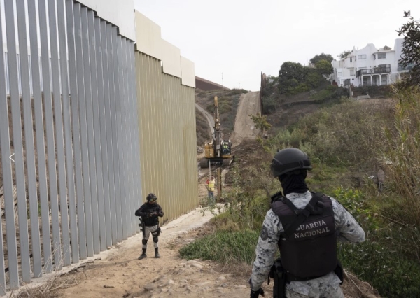 &quot;Esto es solo el principio&quot;: el Pentágono envía 1.500 soldados y helicópteros a la frontera sur