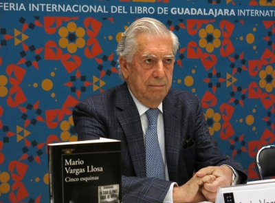 Vargas Llosa presenta su novela "Cinco esquinas" en la Feria Internacional del Libro de Guadalajara 2016