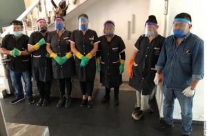 Surgen más apoyos a médicos mexicanos.