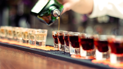 Descubren cuántos minutos de vida te quita un trago de alcohol