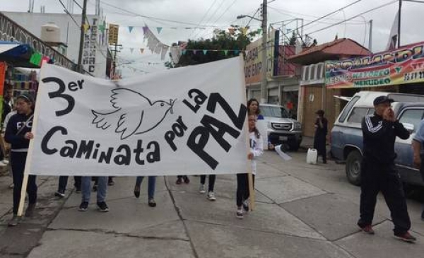 Habitantes de Ojo de Agua, Los Héroes Tecámac y de los poblados de San Pedro Atzompa y Los Reyes Acozac, municipio de Tecámac, estado de México, marcharon el mes pasado para demandar seguridad