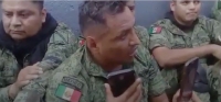 Pobladores desarman y retienen a militares en La Huacana, Michoacán