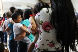 Juez ordena a Trump proporcionar lista de niños migrantes separados