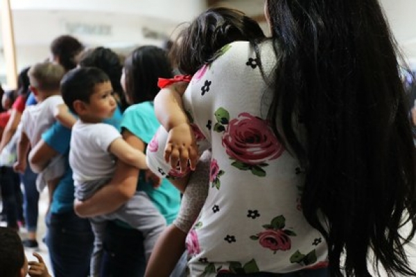Juez ordena a Trump proporcionar lista de niños migrantes separados
