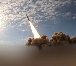 Irán lanza Oleada 92 y ataca radares de EE. UU. y bases israelíes