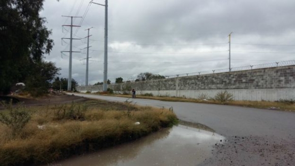 Del proyecto de la refinería que iba a cambiar la vida de Atitalaquia solo quedó este muro.