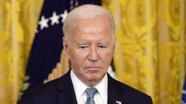 Altos demócratas orquestaron un &quot;golpe palaciego&quot; desde hace semanas para retirar a Biden