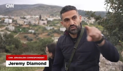 Soldados israelíes apuntan a equipo de CNN que graba su propia detención