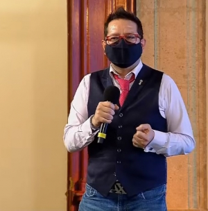 El director de Promoción de la Salud, Ricardo Cortés durante conferencia de prensa.