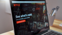 Las acciones de Netflix caen un 30 % a su nivel más bajo desde octubre de 2011 tras disminuir las suscripciones y los ingresos