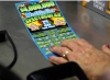 Indigente de California gana $1 millón en juego de lotería