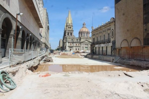 Obras desplazan un edificio del Centro Histórico