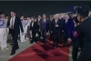 China recibe a lo grande a Putin: alfombra roja, flores y limusinas