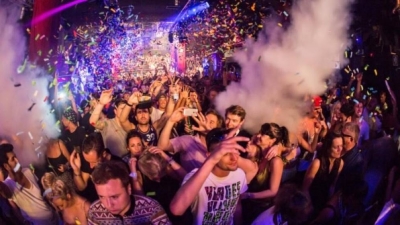 Imagen del interior de la discoteca Booom Ibiza