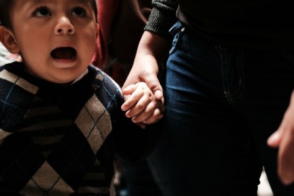 Niños desde 3 años de edad tendrán que comparecer solos ante un juez de migración