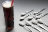 Algunas bebidas de cola contienen nueve cucharillas de azúcar en 330 ml