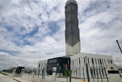 Torre de control del Aeropuerto Internacional "Felipe Ángeles" (AIFA).