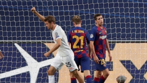 Thomas Müller celebra el gol de Ivan Perisic en el partido entre el Bayern de Múnich y el F.C. Barcelona, en Lisboa (Portugal), el 14 de agosto de 2020.