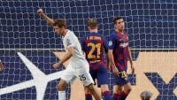 Thomas Müller celebra el gol de Ivan Perisic en el partido entre el Bayern de Múnich y el F.C. Barcelona, en Lisboa (Portugal), el 14 de agosto de 2020.