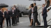 Obama y su mujer aterrizando en La Habana, recibido por su ministro de Asuntos Exteriores