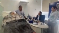 Fidelia Vásquez Nuño acude al banco en Oaxaca, México, para cobrar su pensión.