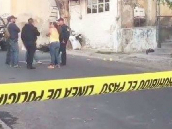 Ejecutan a dos hombres dentro de vivienda en Guadalajara