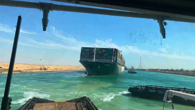 El canal de Suez se reabre al tráfico