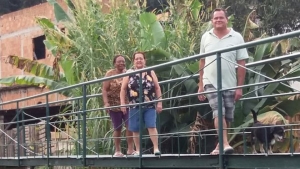 El puente, construido bajo la iniciativa de Manoelina dos Santos, Juracy da Conceição y Adalto José Soares, ahorra a los vecinos 2 kilómetros de camino para llegar a la zona comercial.