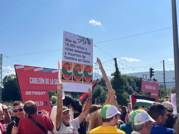 Nueva protesta propalestina interrumpe La Vuelta ciclista a España