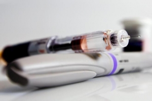 Pluma y aguja de insulina.