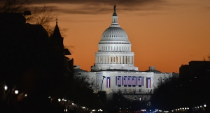 Senado de EEUU exonera a Trump de acusación de abuso de poder