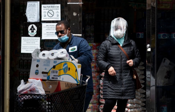 Usar un tapabocas o una mascarilla cuando se salga a la calle, ya sea a hacer ejercicios o simplemente ir al supermercado, ahora es obligatorio en Nueva York, luego que el Gobernador emitirá una orden ejecutiva que entrará en efecto este viernes.